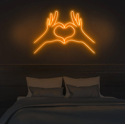 𝐒𝐏𝐑𝐄𝐀𝐃 𝐋𝐎𝐕𝐄 𝐈𝐍𝐒𝐄𝐆𝐍𝐀 𝐀𝐋 𝐍𝐄𝐎𝐍