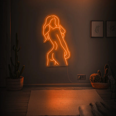 𝐁𝐄𝐀𝐔𝐓𝐘 𝐏𝐎𝐒𝐄 𝐈𝐍𝐒𝐄𝐆𝐍𝐀 𝐀𝐋 𝐍𝐄𝐎𝐍
